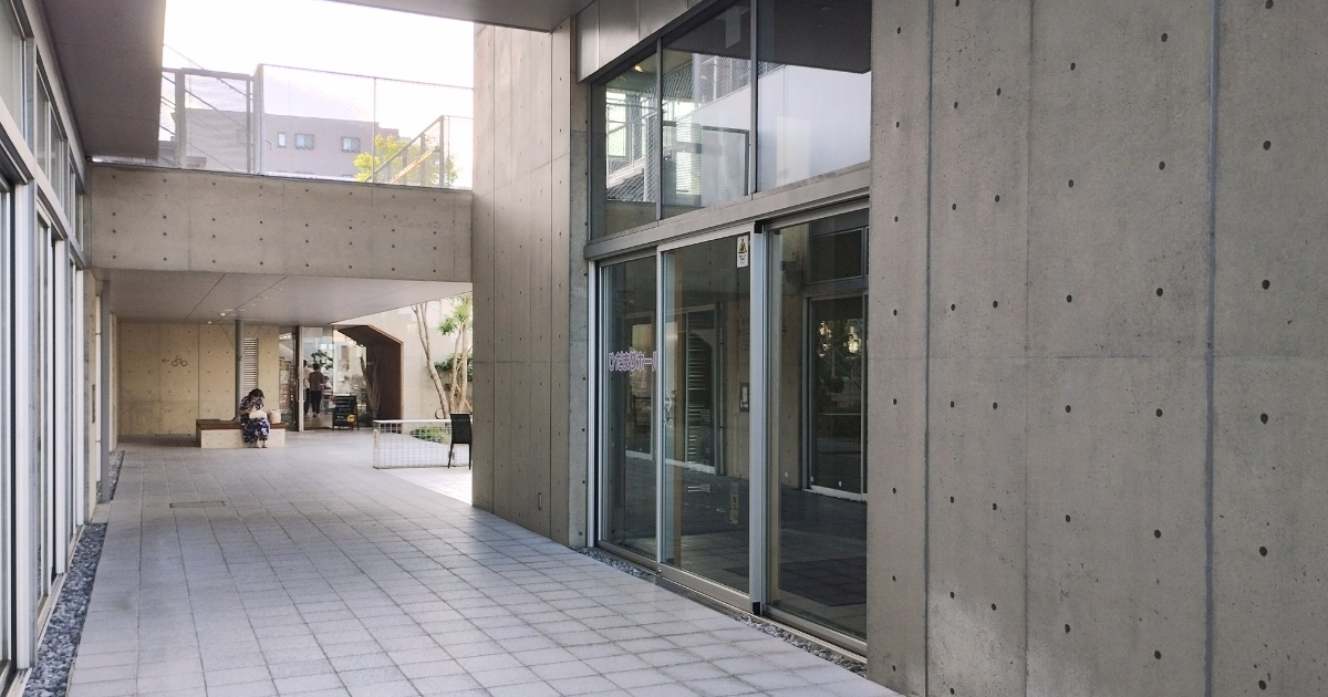 春日部市役所:ひだまりホール入口