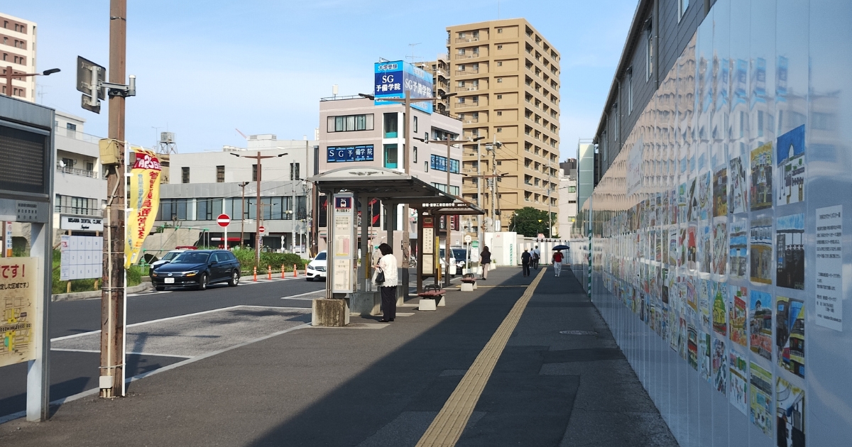 春日部駅東口ロータリー:朝日バス停留所