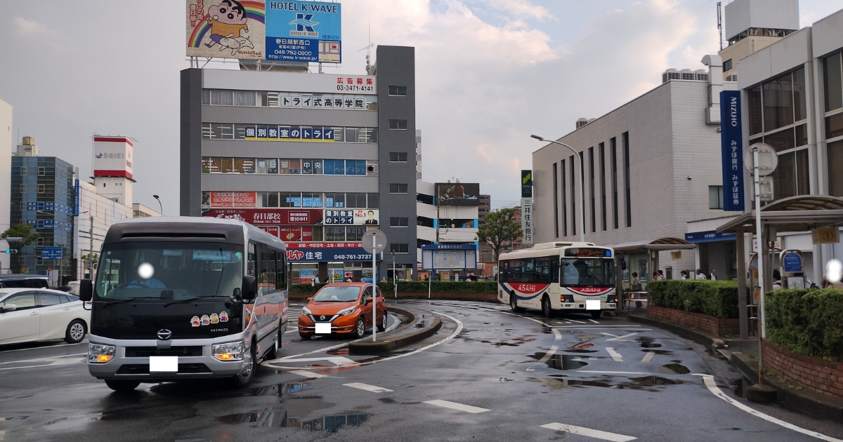 春日部駅西口ロータリー:バス停
