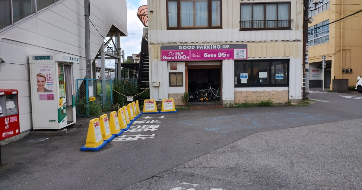 武里駅東口:駐輪場前スペース