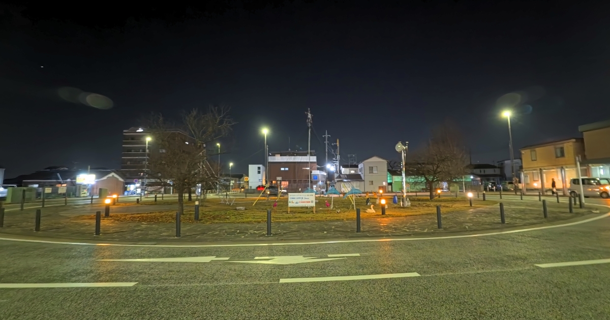 南桜井駅南口ロータリー（12月11日撮影：イルミネーション点灯なし）