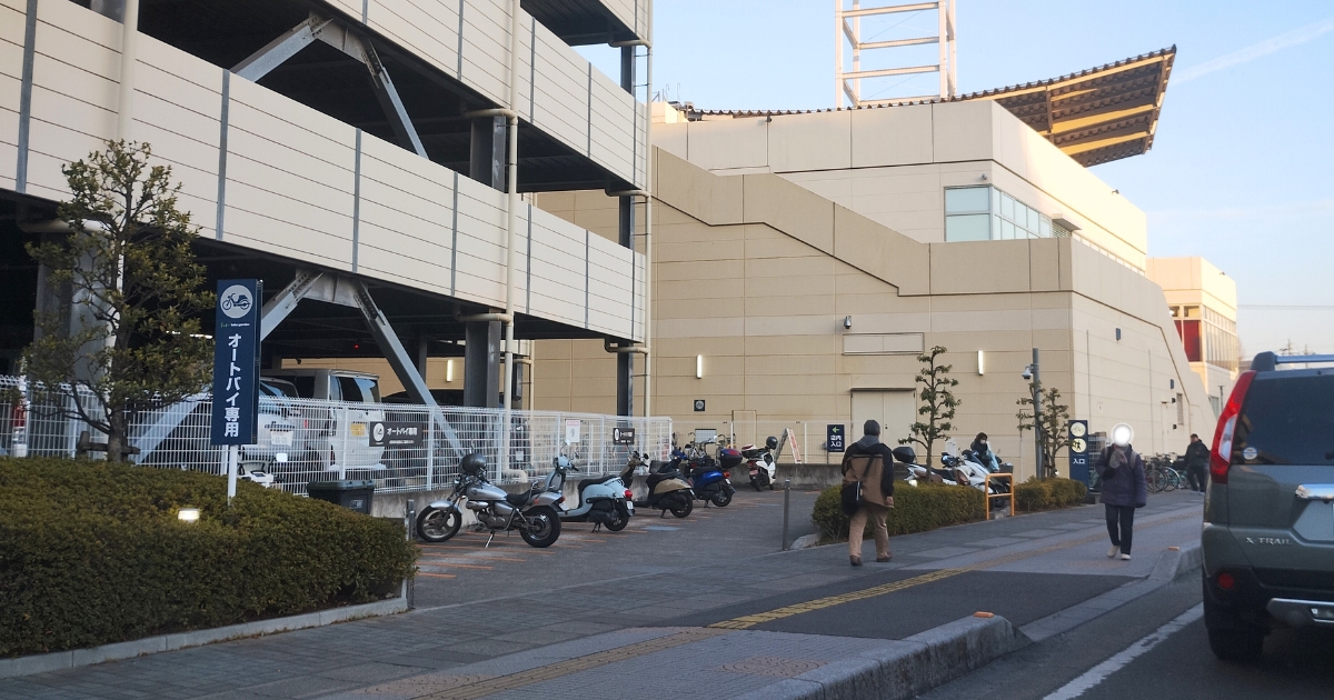 ララガーデン春日部：バイク駐車場の写真